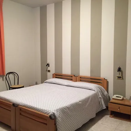 מלון Arpini 3*